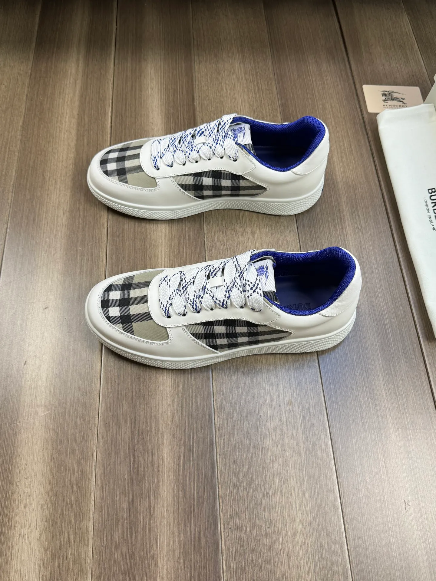 P400 [BURBERRY] Burberry - Upper: imported 🔝 Napa calfskin, brand totem cloth, tongue brand cloth label - Inner lining: canvas lining, - Outsole: rubber; two-color molded outsole - Super high quality control·Fine workmanship: highlighted (high-end·luxury·grade) -Size: 38-44 (Male 45, can be customized)